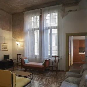 https://melusina-apartments-rialto.hotelinveneto.com